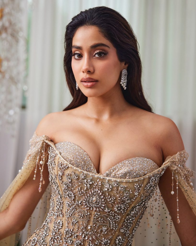 Janhvi Kapoor Age, Height, Weight, Net Worth, Career, And More